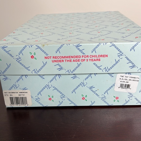 10" Madame Alexander Celebrates American Design #25590 - Picture 8 of 9